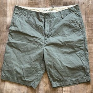 Old navy Green Shorts lived in straight - size 38 Tall